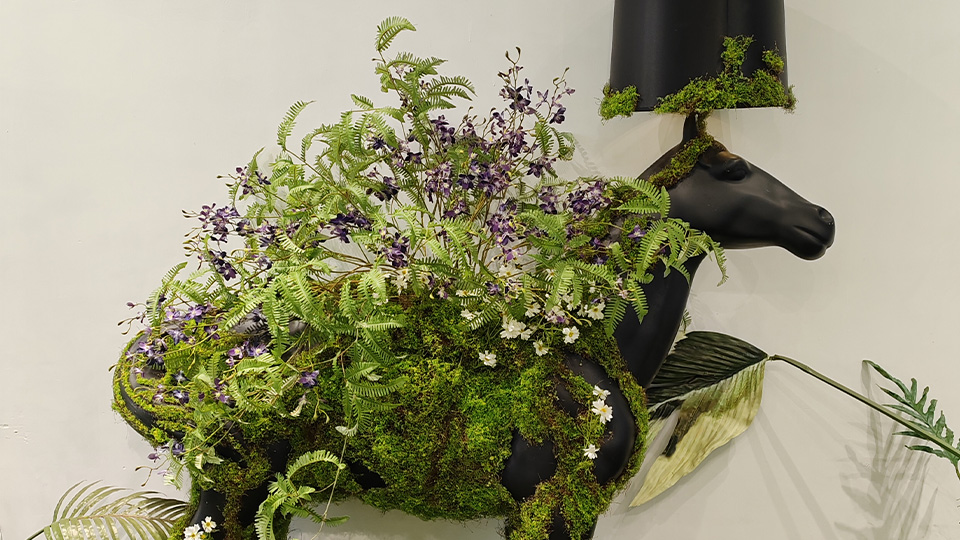 8 The Rise of Artificial Flowers in Corporate Office Spaces-01.jpg 